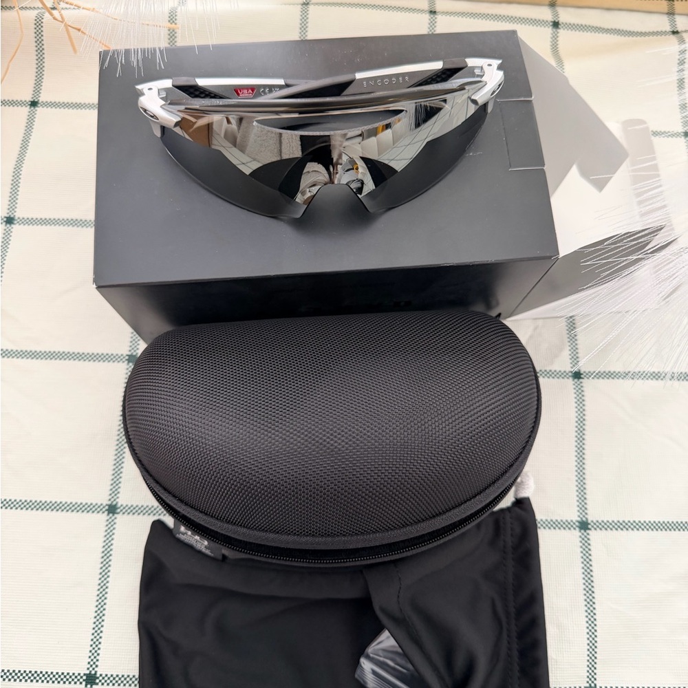 Black and White VR Headset